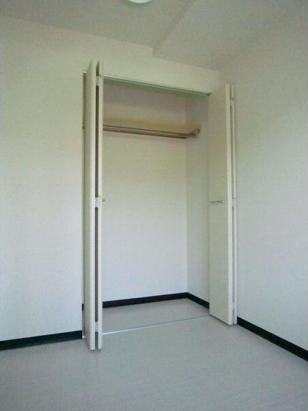 札幌市西区二十四軒四条3丁目のマンション(収納)