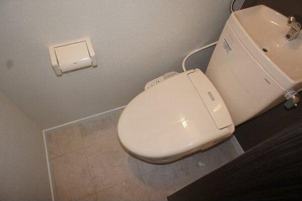 札幌市東区北二十三条東12丁目のアパート(トイレ)