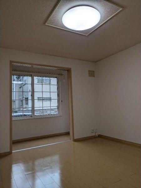 札幌市西区西野一条2丁目のアパート(リビング)