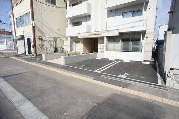 札幌市北区北三十条西4丁目のマンション(駐車場)