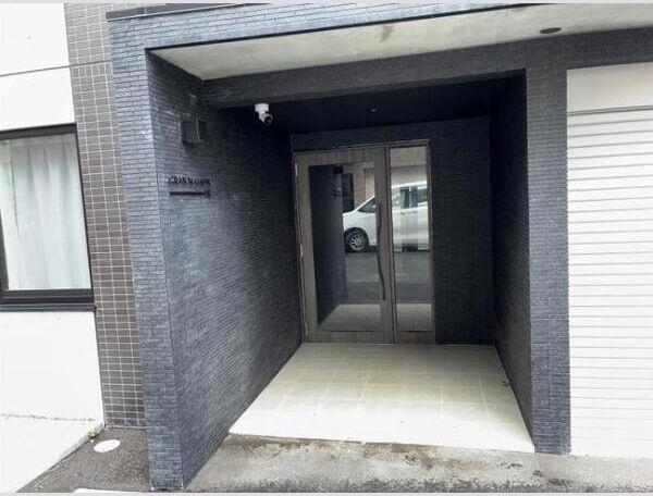 札幌市豊平区平岸四条2丁目のマンション(エントランス)