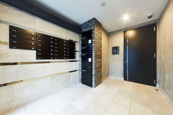 札幌市中央区北五条西22丁目のマンション(エントランス)