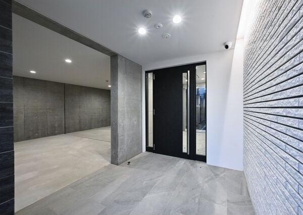 札幌市東区北十六条東1丁目のマンション(エントランス)