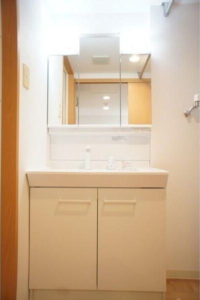 札幌市東区北十六条東3丁目のマンション(洗面台・洗面所)