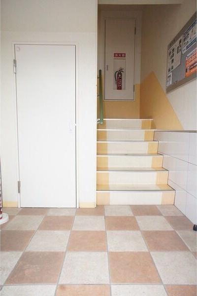 札幌市東区北十六条東3丁目のマンション(エントランス)