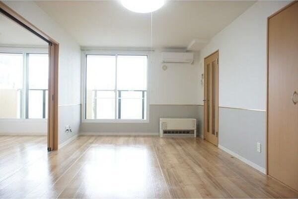 札幌市東区北十六条東3丁目のマンション(リビング)