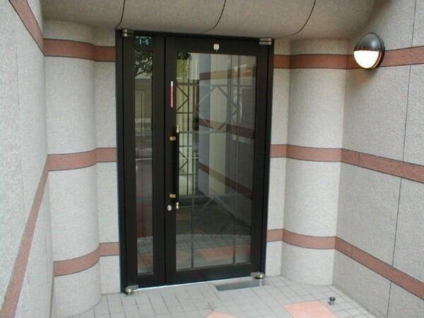 札幌市中央区南十一条西8丁目のマンション(エントランス)