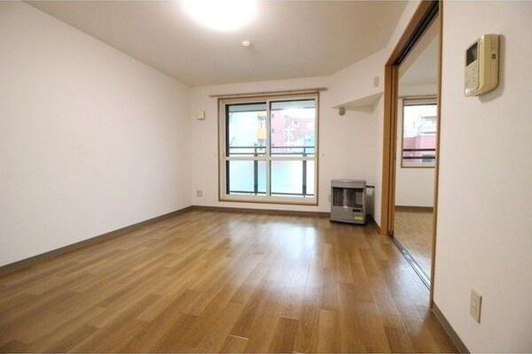 札幌市中央区南十一条西8丁目のマンション(リビング)