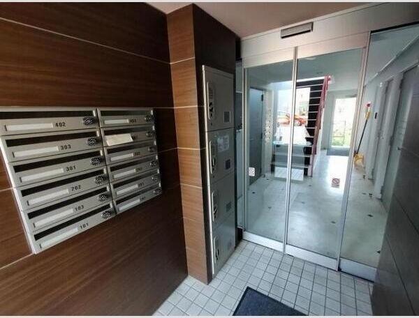 札幌市中央区北一条東12丁目のマンション(エントランス)