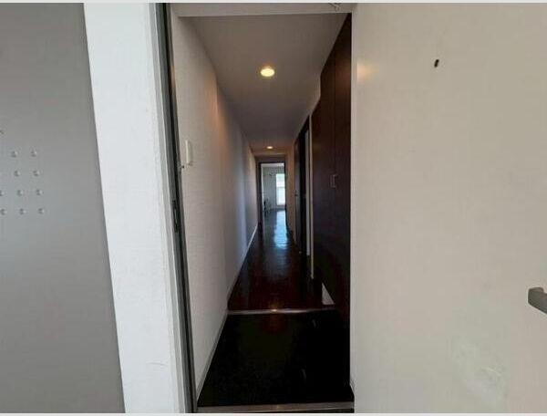 札幌市中央区北一条東12丁目のマンション(玄関)