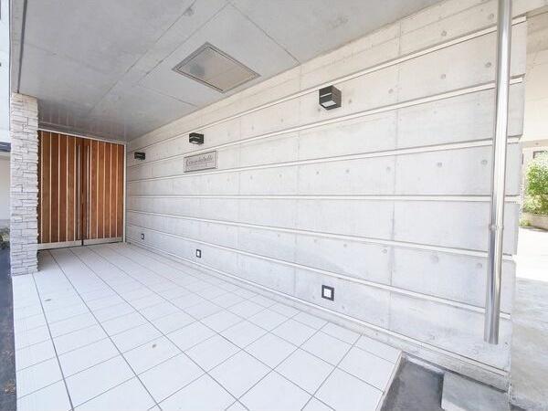 札幌市中央区南二十条西8丁目のマンション(エントランス)