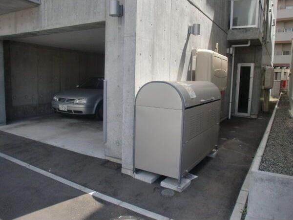 札幌市中央区大通西22丁目のマンション(駐車場)