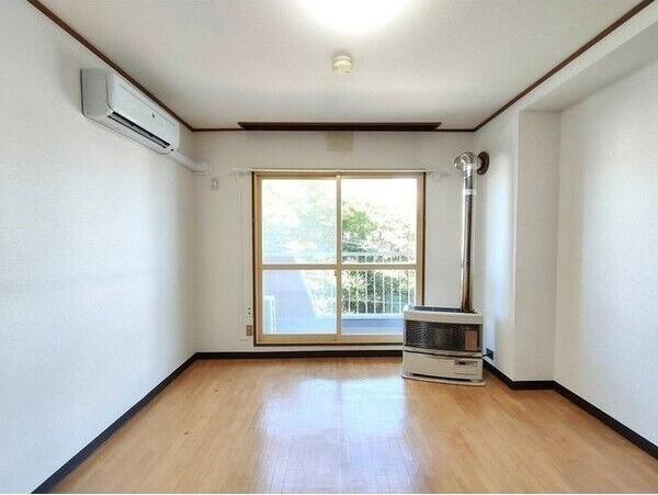 札幌市豊平区平岸四条2丁目のマンション(リビング)