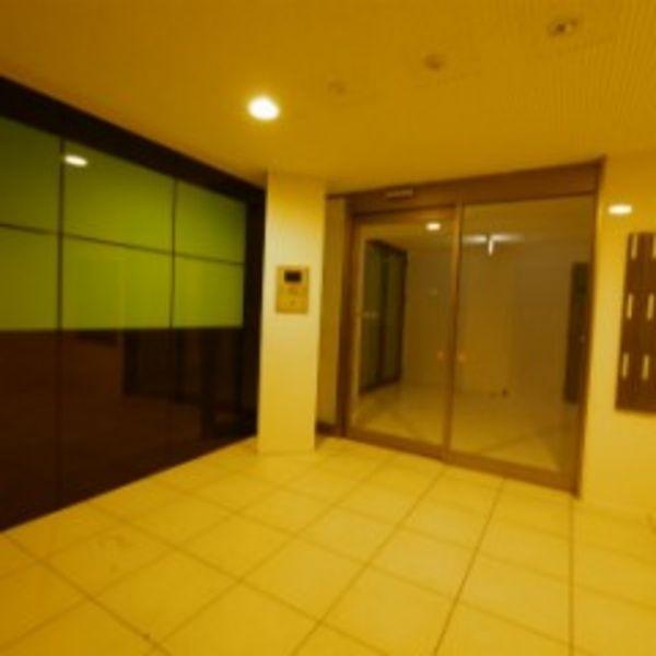 札幌市中央区南五条西11丁目のマンション(エントランス)