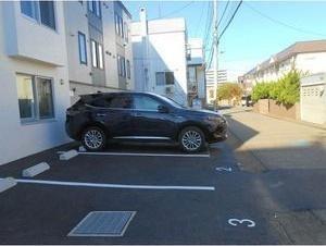 札幌市西区琴似三条5丁目のマンション(駐車場)