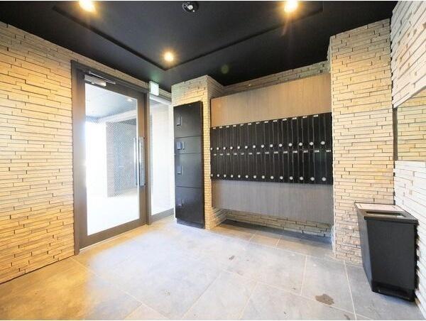 札幌市中央区北二条東12丁目のマンション(エントランス)