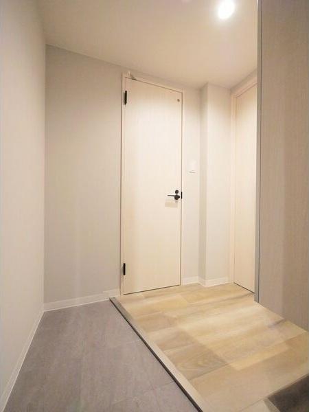 札幌市中央区北二条東12丁目のマンション(玄関)