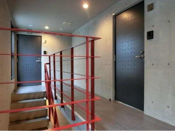 札幌市中央区北五条西13丁目のマンション(エントランス)