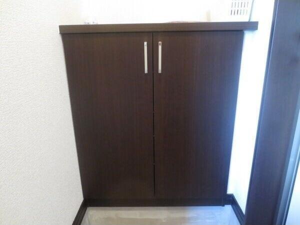 札幌市東区北二十七条東10丁目のアパート(玄関)