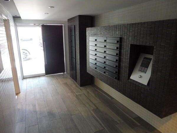 札幌市中央区南六条西21丁目のマンション(エントランス)