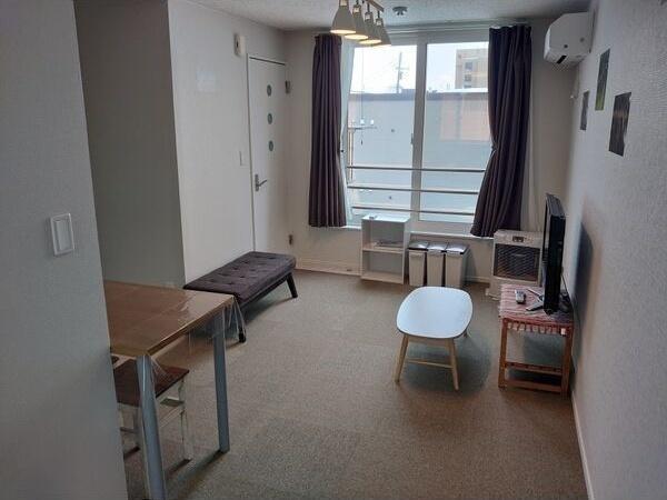 札幌市白石区栄通13丁目のアパート(リビング)