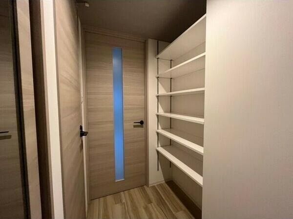 札幌市中央区南十四条西16丁目のマンション(玄関)