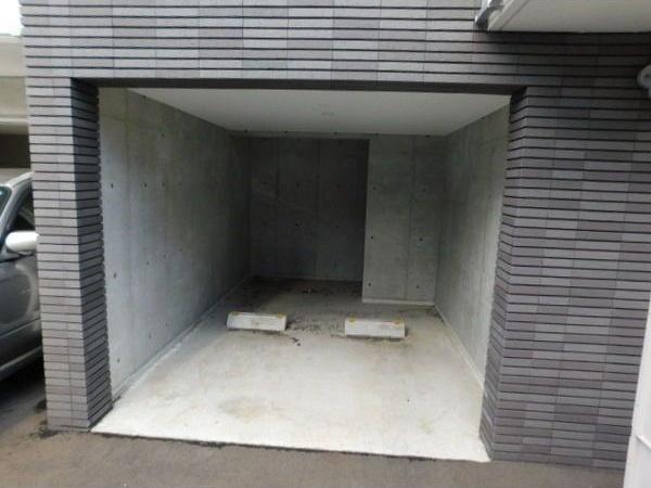 札幌市中央区南七条西17丁目のマンション(駐車場)