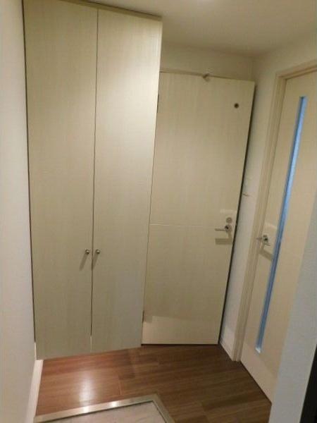 札幌市中央区南七条西17丁目のマンション(玄関)