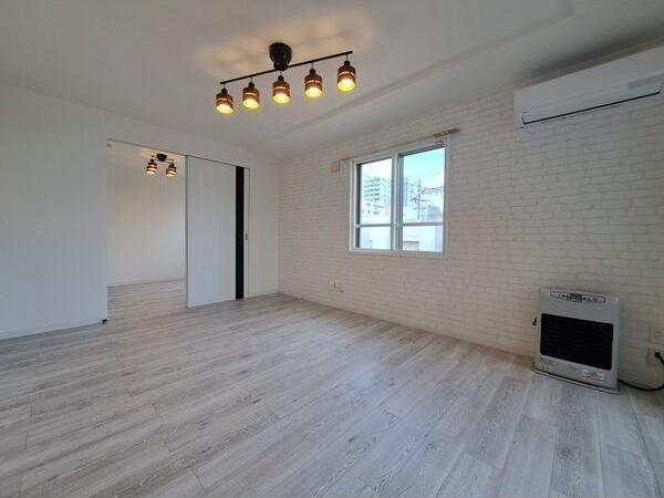 札幌市中央区北四条東5丁目のマンション(リビング)