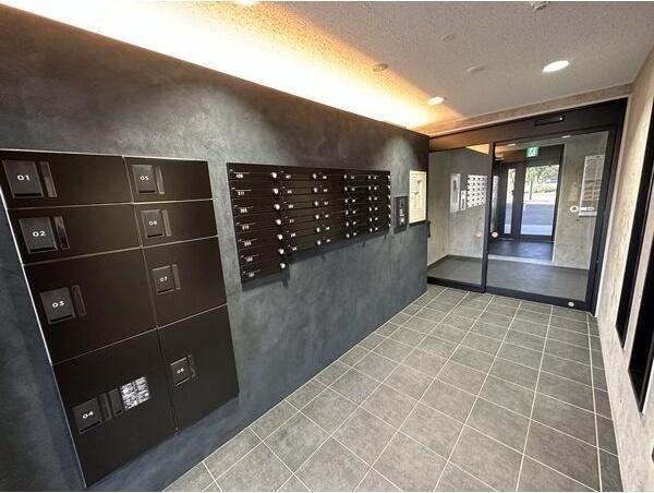 札幌市中央区北十三条西15丁目のマンション(エントランス)