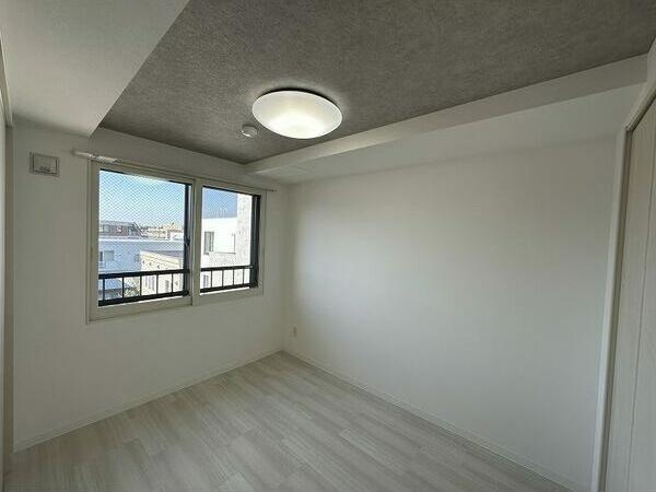 札幌市中央区北十三条西15丁目のマンション(エントランス)