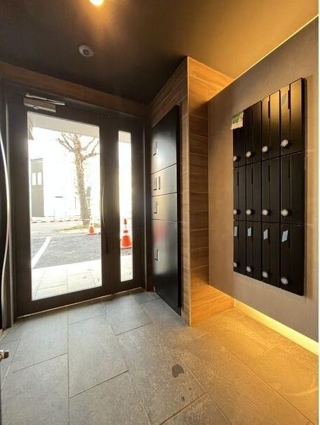 札幌市豊平区美園十一条5丁目のマンション(エントランス)