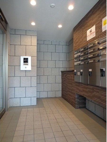 札幌市北区北六条西8丁目のマンション(エントランス)