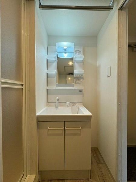 札幌市東区北十八条東16丁目のマンション(洗面台・洗面所)