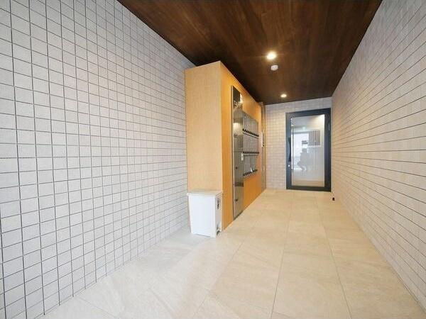 札幌市中央区南十一条西8丁目のマンション(エントランス)