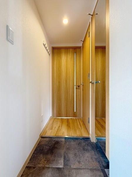 札幌市西区二十四軒四条3丁目のマンション(玄関)