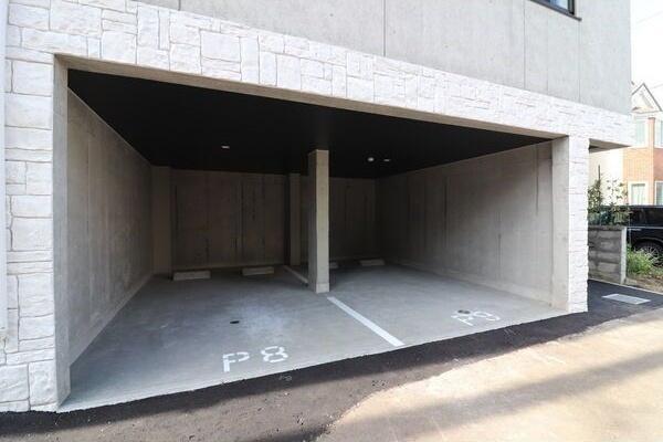 札幌市西区西野一条2丁目のマンション(駐車場)