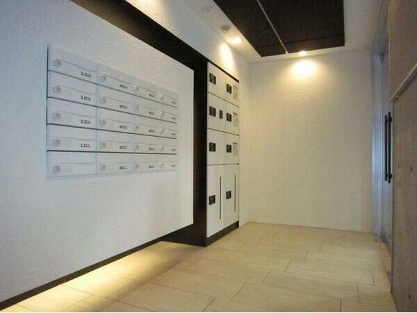 札幌市中央区南十三条西7丁目のマンション(エントランス)