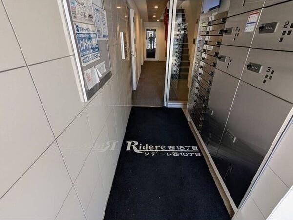 札幌市中央区南六条西18丁目のマンション(エントランス)