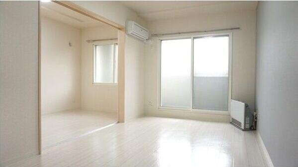 札幌市西区二十四軒四条7丁目のマンション(リビング)