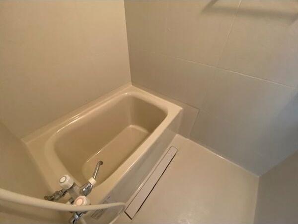 札幌市豊平区月寒東一条１丁目のアパート