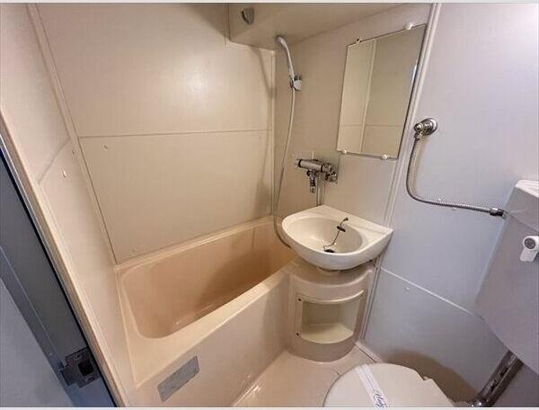 クリスタル村川