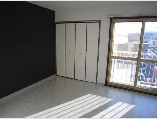 札幌市白石区栄通８丁目のアパート