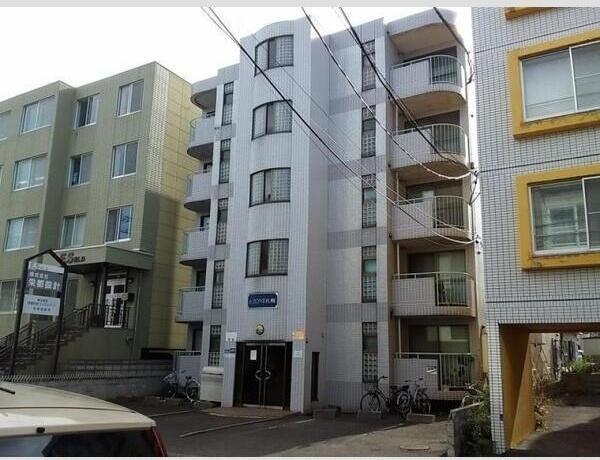札幌市白石区栄通８丁目のアパート