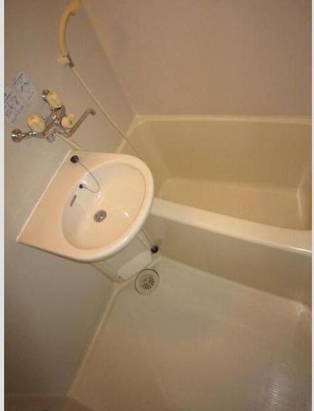 札幌市白石区栄通８丁目のアパート