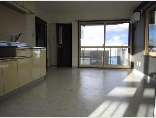 札幌市白石区栄通８丁目のアパート