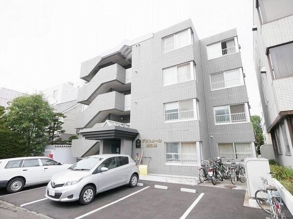 札幌市中央区北六条西１８丁目のマンション