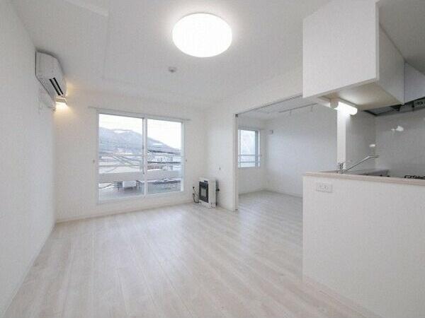 CURTIS　SUMIKAWA(カルティススミカワ)