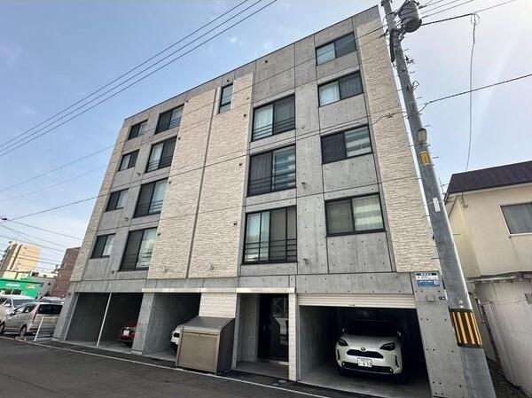 札幌市中央区南十二条西１５丁目のマンション