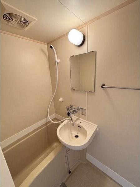 札幌市豊平区中の島一条３丁目のアパート